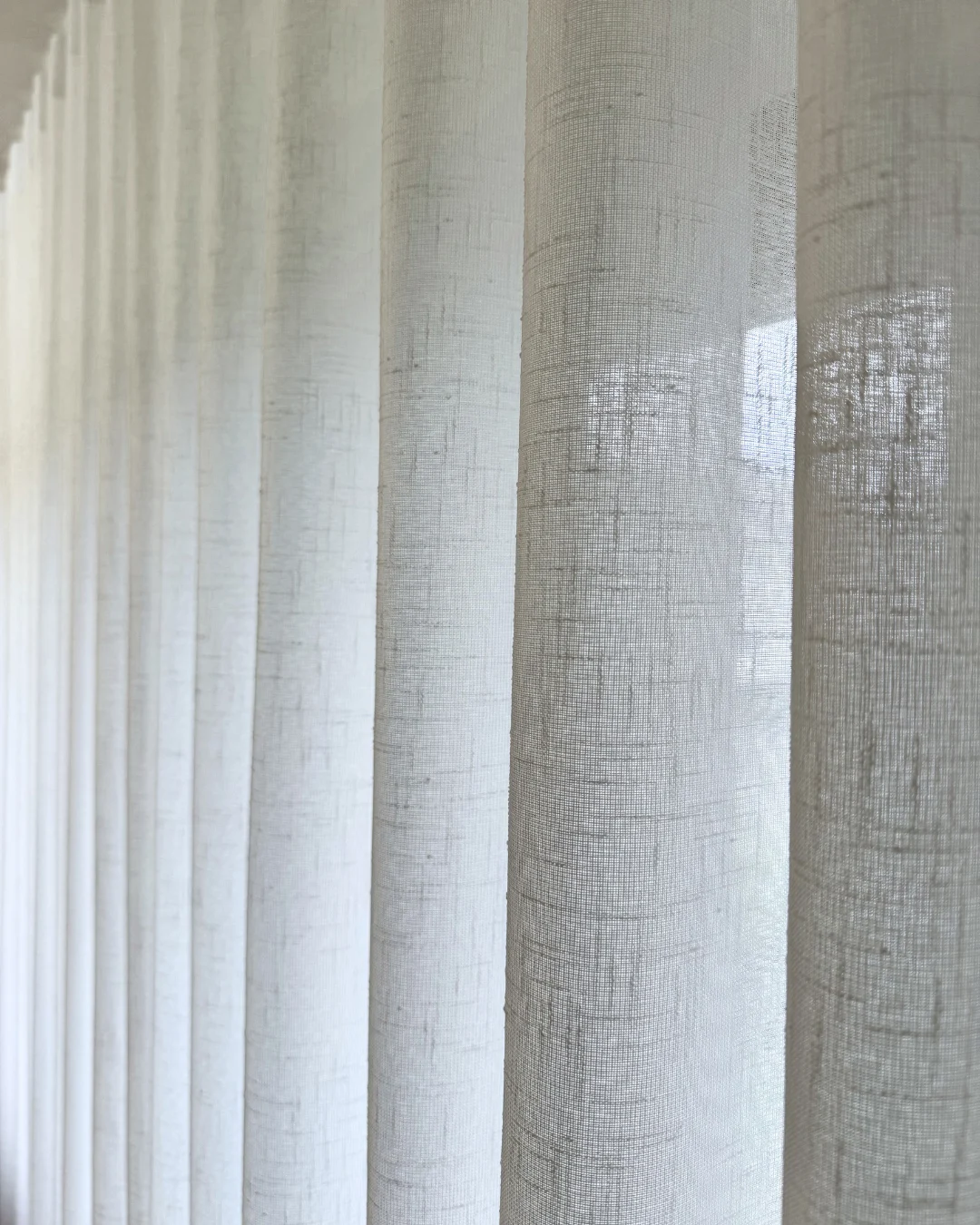 Rideaux Isvec – Voilages en lin avec structure naturelle sur mesure